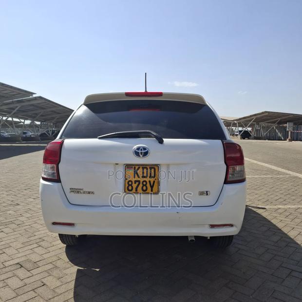 Toyota Corolla Fielder 1.5 Hybrid FWD 2014 White
