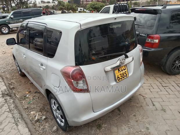 Toyota Ractis 2009 Silver