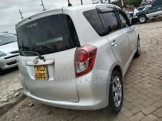 Toyota Ractis 2009 Silver