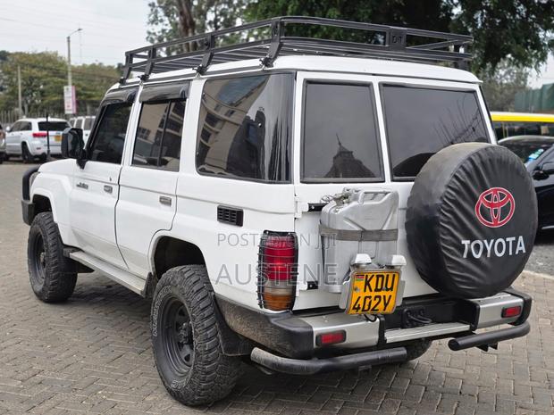 Toyota Land Cruiser 2007 White