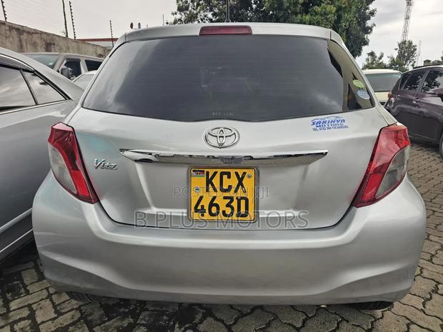Toyota Vitz 1.0 FWD 5dr 2012 Silver