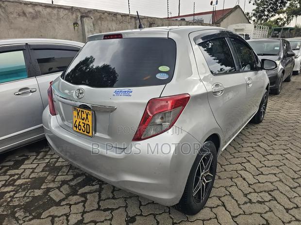 Toyota Vitz 1.0 FWD 5dr 2012 Silver