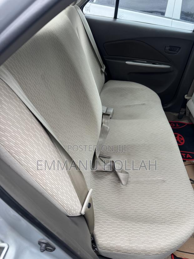 Toyota Belta 2011 Silver