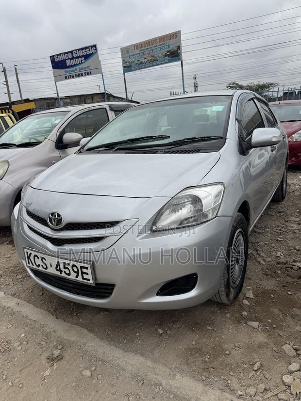 Toyota Belta 2011 Silver