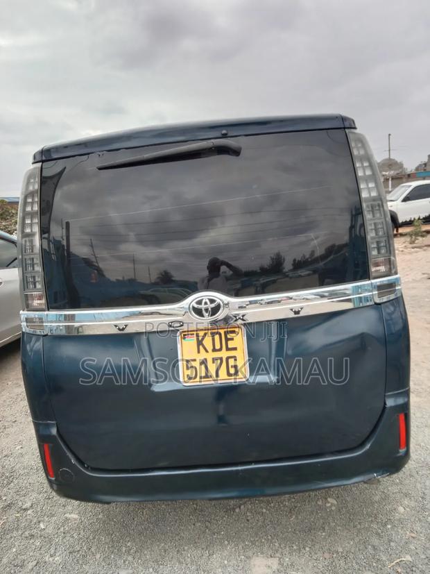 Toyota Noah 2014 Blue