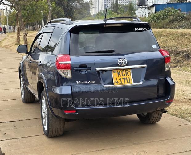 Toyota Vanguard 2011 Blue