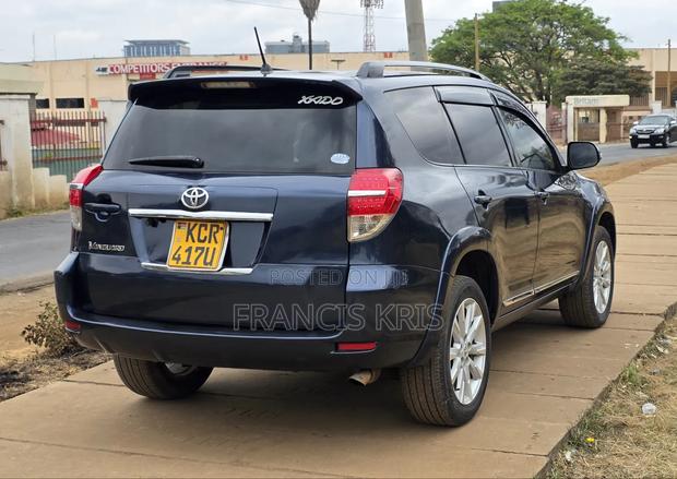 Toyota Vanguard 2011 Blue