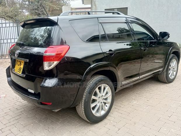 Toyota Vanguard 2010 Black