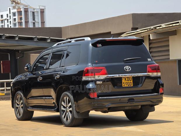 Toyota Land Cruiser Prado 2011 Black