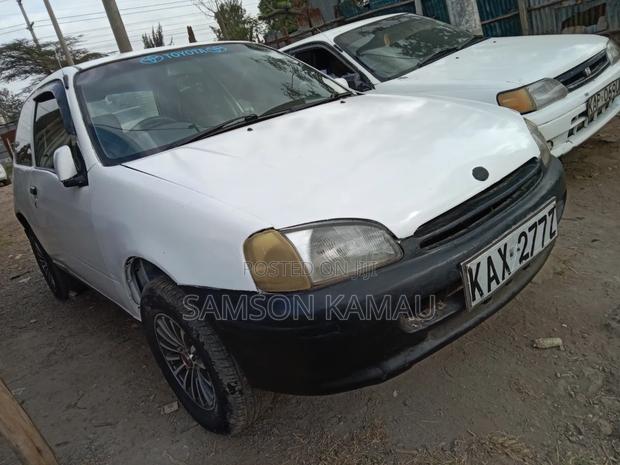 Toyota Vitz 2000 White