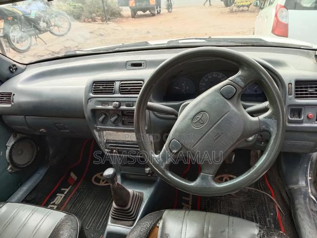 Toyota Vitz 2000 White