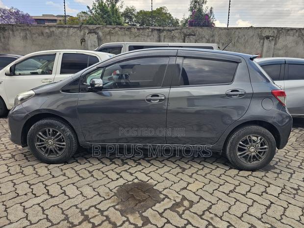 Toyota Vitz 2011 Gray