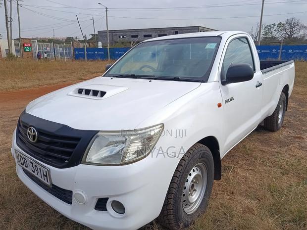 Toyota Hilux 2014 White