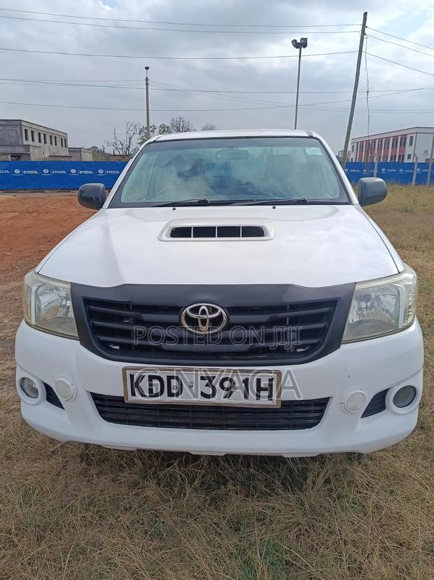 Toyota Hilux 2014 White