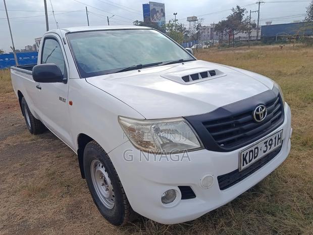 Toyota Hilux 2014 White