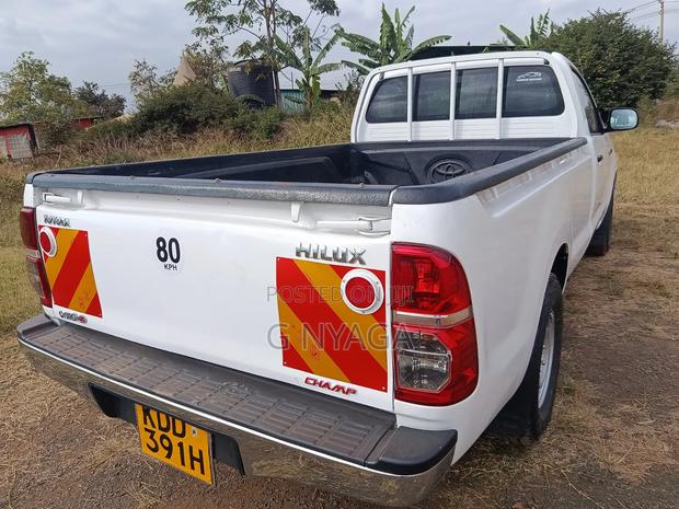 Toyota Hilux 2014 White