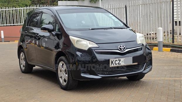 Toyota Ractis 2012 Black
