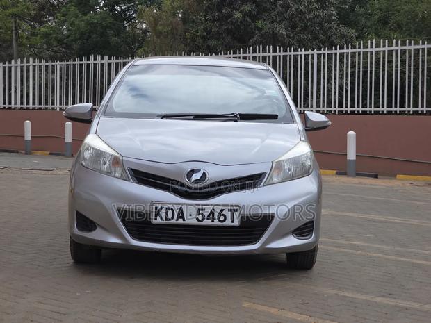 Toyota Vitz 2013 Silver