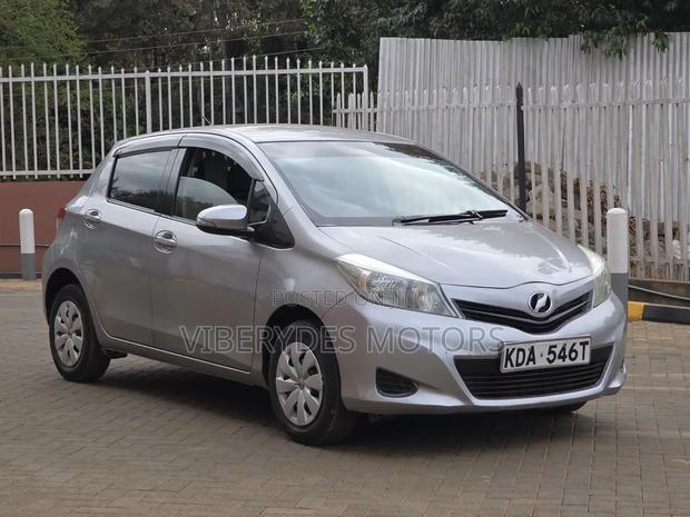 Toyota Vitz 2013 Silver