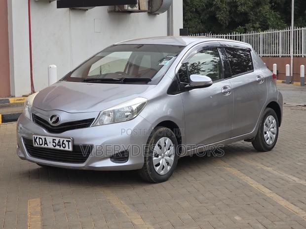 Toyota Vitz 2013 Silver