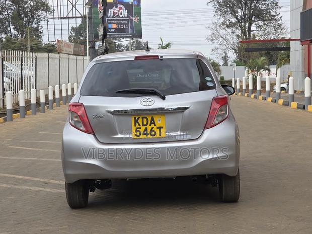 Toyota Vitz 2013 Silver
