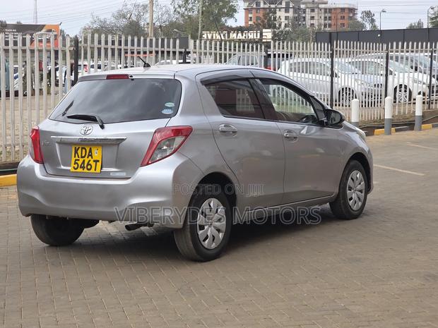 Toyota Vitz 2013 Silver