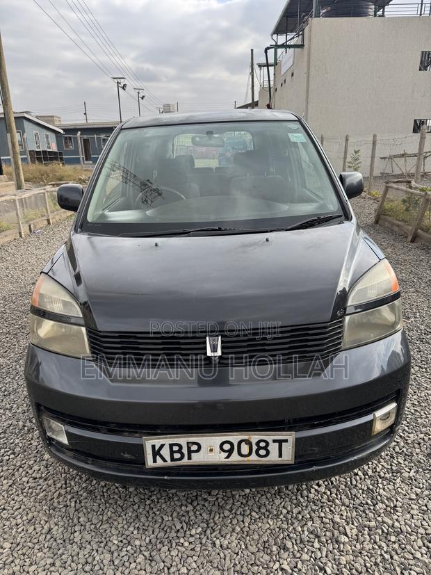Toyota Voxy X 2WD 8-Seater 2006 Black