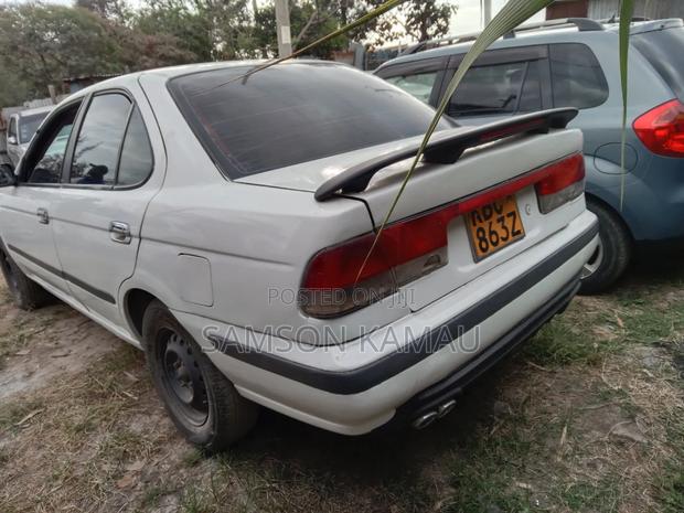 Nissan Sunny 2006 White