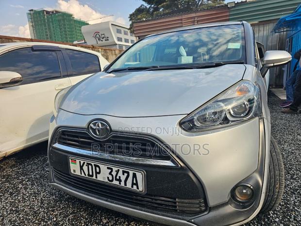 Toyota Sienta 2016 Silver