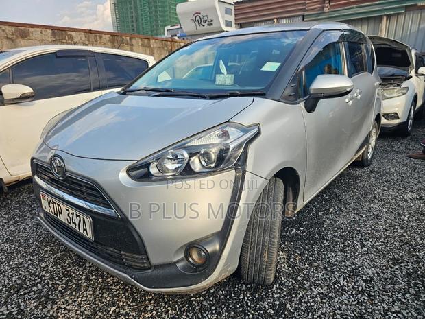Toyota Sienta 2016 Silver