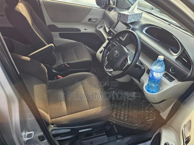 Toyota Sienta 2016 Silver