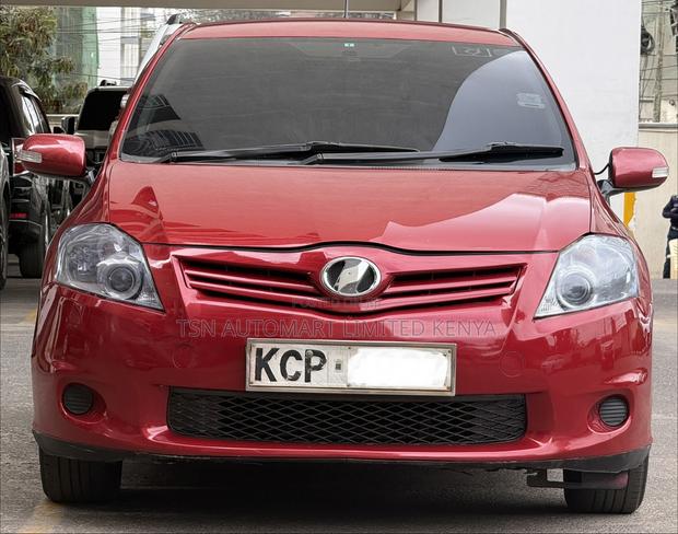 Toyota Auris 2011 Red