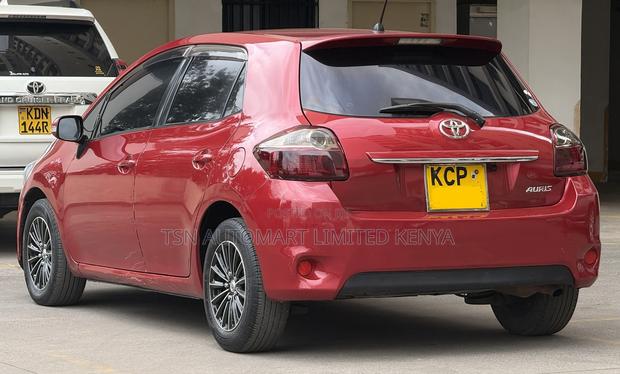 Toyota Auris 2011 Red