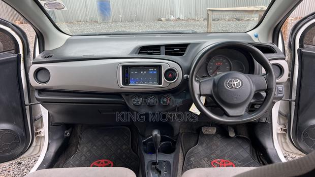 Toyota Vitz 1.3 AWD 5dr 2014 White