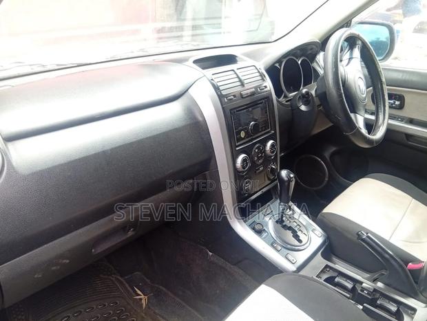 Suzuki Escudo 2005 White