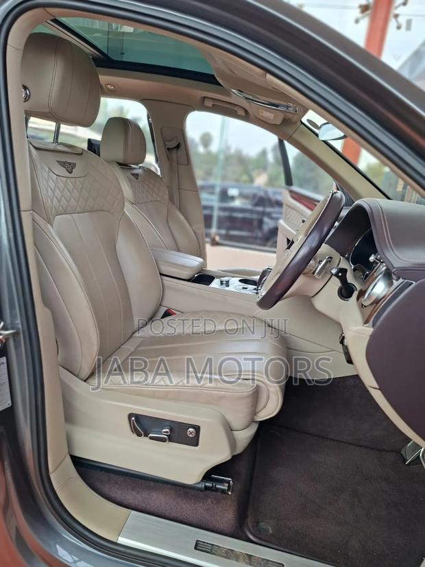 Bentley Bentayga 2018 Gray