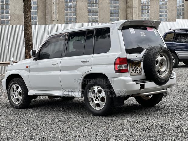 Mitsubishi Pajero IO 2000 White