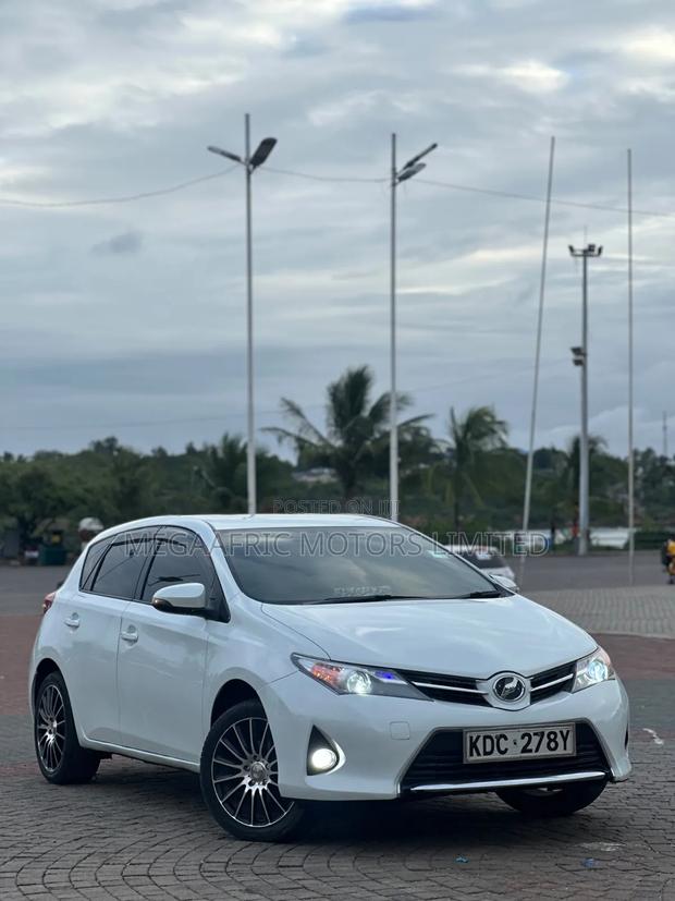 Toyota Auris 2013 White