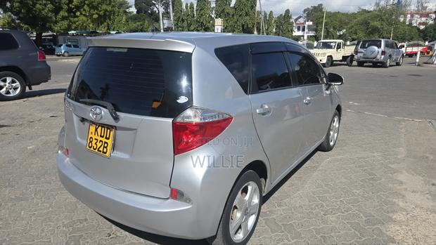 Toyota Ractis 2014 Silver