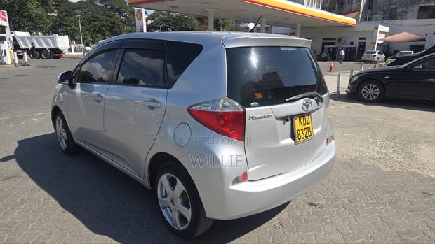 Toyota Ractis 2014 Silver