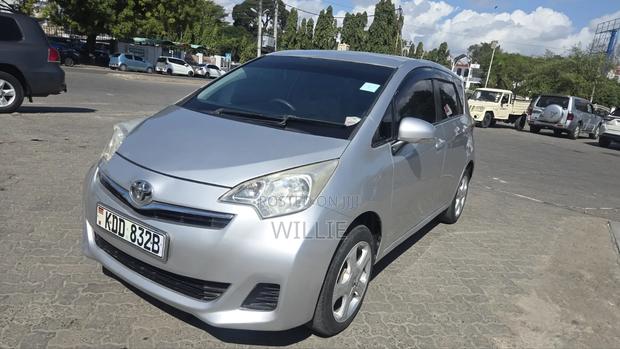 Toyota Ractis 2014 Silver