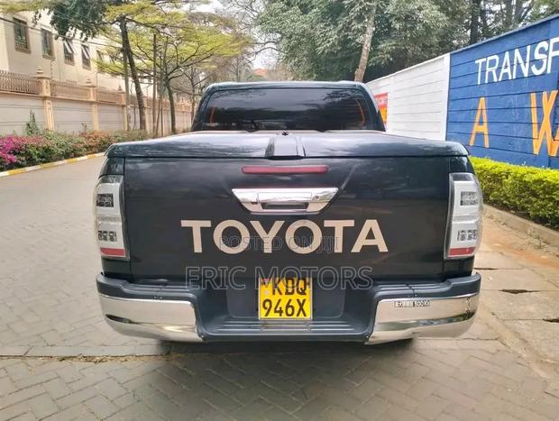 Toyota Hilux 2019 Black