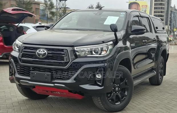 Toyota Hilux 2022 Black