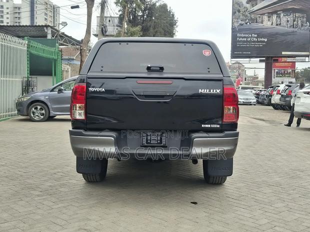 Toyota Hilux 2022 Black