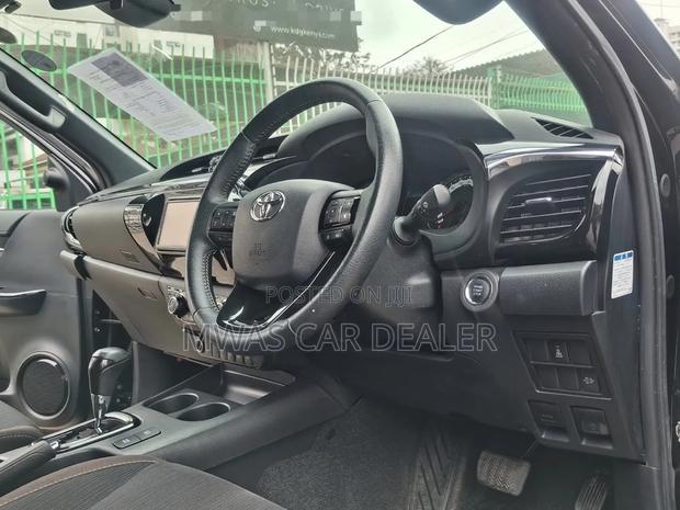 Toyota Hilux 2022 Black