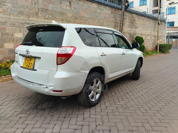 Toyota Vanguard 2010 White