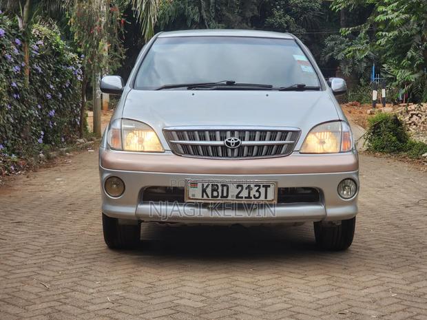 Toyota Nadia 2001 Silver