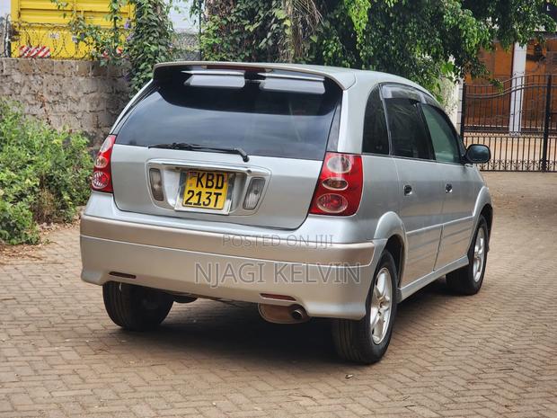 Toyota Nadia 2001 Silver
