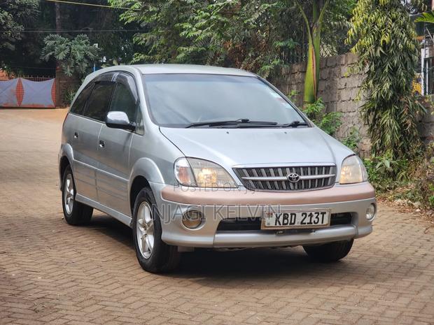 Toyota Nadia 2001 Silver