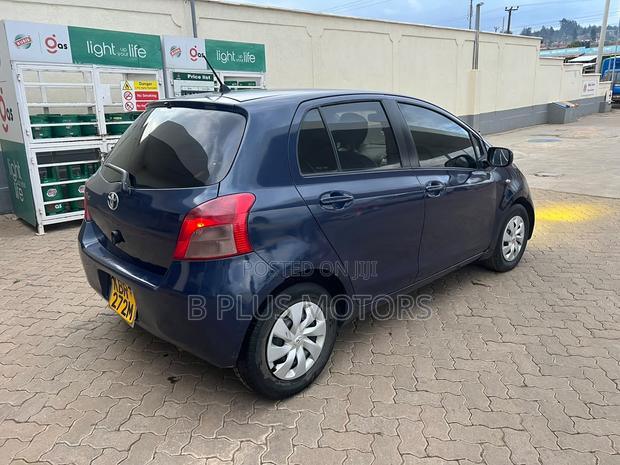 Toyota Vitz 2005 Blue